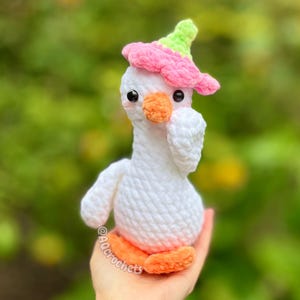 silly goose crochet pattern, low sew silly goose crochet pattern, amigurumi goose, goose wearing traffic cone hat, goose wearing frog hat, goose wearing flower hat, amigurumi bird pattern, cute crochet pattern