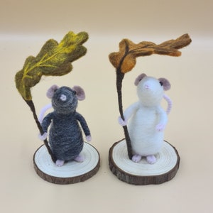 Oak Leaf Mouse, needle felted figurine, gift, autumn