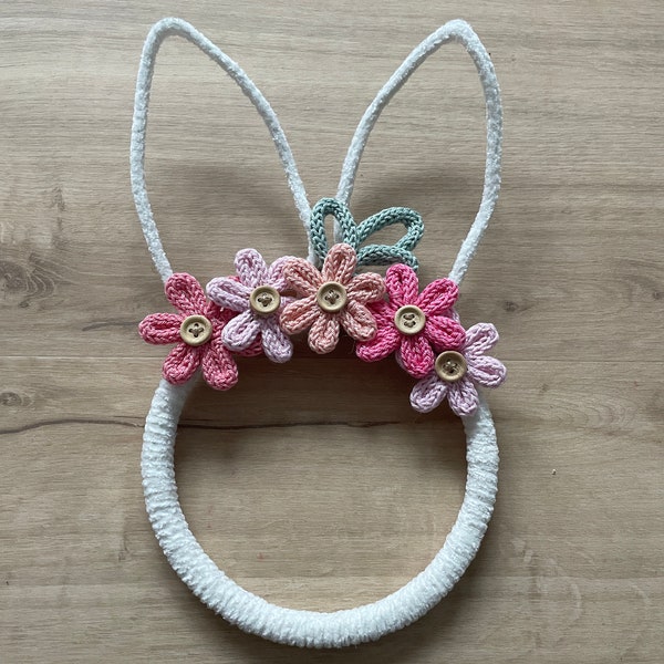 Ostern | Osterdeko | Türkranz | Türschmuck | Wanddeko | Pompoms | Hase | Osterhase | pompomkranz | Osterblumen | Blumen | Häkelblumen