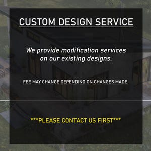 Könnte beinhalten: Bild eines modernen Hauses mit Textüberlagerung. Der Text lautet "CUSTOM DESIGN SERVICE" und "Wir bieten Modifikationsdienste für unsere bestehenden Designs an." Zusätzlicher Text lautet "GEBÜHREN KÖNNEN SICH JE NACH ÄNDERUNGEN ÄNDERN." und "***BITTE KONTAKTIEREN SIE UNS ZUERST***".