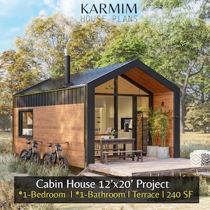 Può includere: Una moderna casa di cabina con tetto nero e rivestimento in legno. L'immagine include il testo "KARMIM HOUSE PLANS" e "Cabin House 12'x20' Project". La cabina presenta un terrazzo, 1 camera da letto e 1 bagno, con 22,3 metri quadrati.