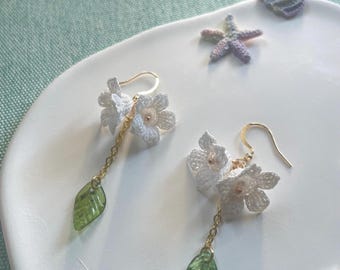 Kolczyki z kwiatem lilii, mikro szydełko