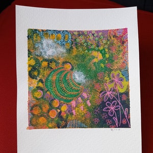 Allegro giardino di fantasia astratta. Opere d'arte colorate con acrilico e pennarello su carta. Perfetta decorazione d'interni e regalo unico sul muro