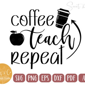 Może przedstawiać: Czarno-biały projekt z tekstem "coffee teach repeat" i grafiką przedstawiającą kubek kawy i jabłko.  Dołączono formaty plików SVG, PNG, EPS, DXF, PDF i AI.
