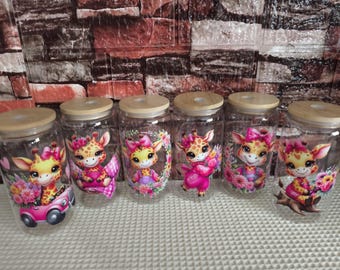 Drinking cup with wooden lid and straw in various giraffe designs