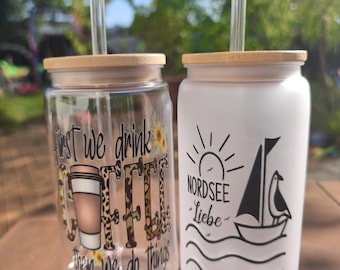 Drinking cup with wooden lid and straw