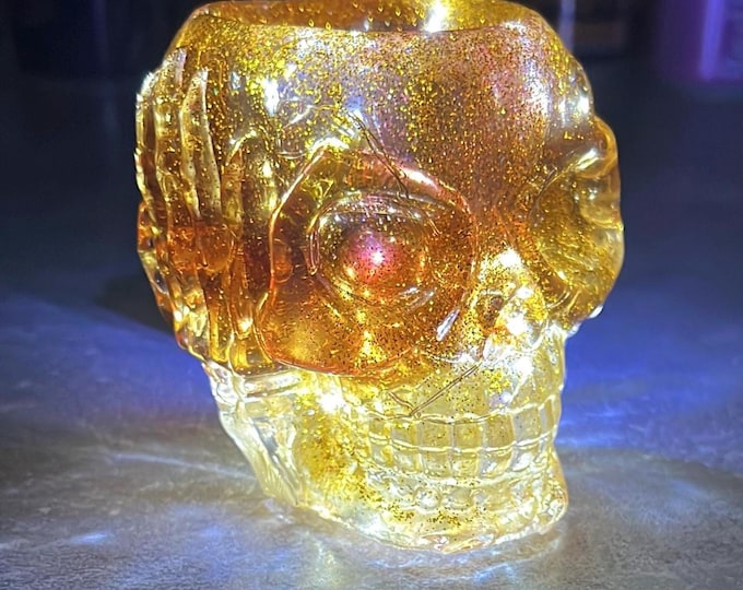 Skull tealight holder made of epoxy resin