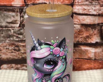 Drinking cup with wooden lid and straw