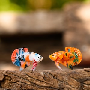 Plakat Betta Fish Figurine – Realistic Resin Mini Sculpture – Handcrafted Collectible – Home and Office Decor