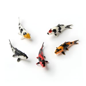 Shiro Utsuri Koi Fish Figurine – Realistic Resin Miniature – Handcrafted Mini Collectible – Colorful Aquarium, Home & Office Decor