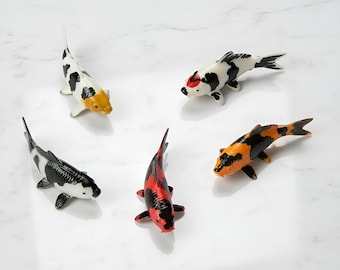 Shiro Koi Resin Figurine – Hand-Painted Mini Sculpture, 2–15 cm Options for Aquarium Decor