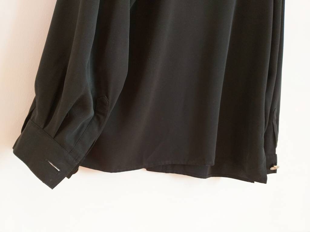 VTG Carnation Women’s Black & Gold Grecian Print Button-Down Blouse Medium