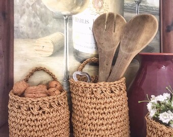 Raffia wall hanging basket, available in two sizes