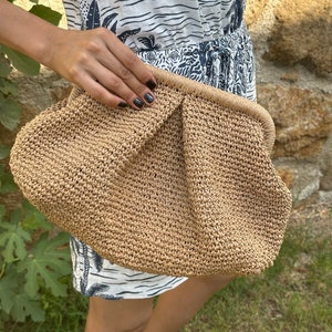 Pochette fatta a mano in rafia all&#39;uncinetto: borsa estiva boho
