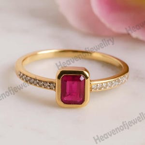 Vintage peach sapphire engagement ring delicate pink paparacha sapphire wedding ring solid gold rings unique handmade gift anniversary gift