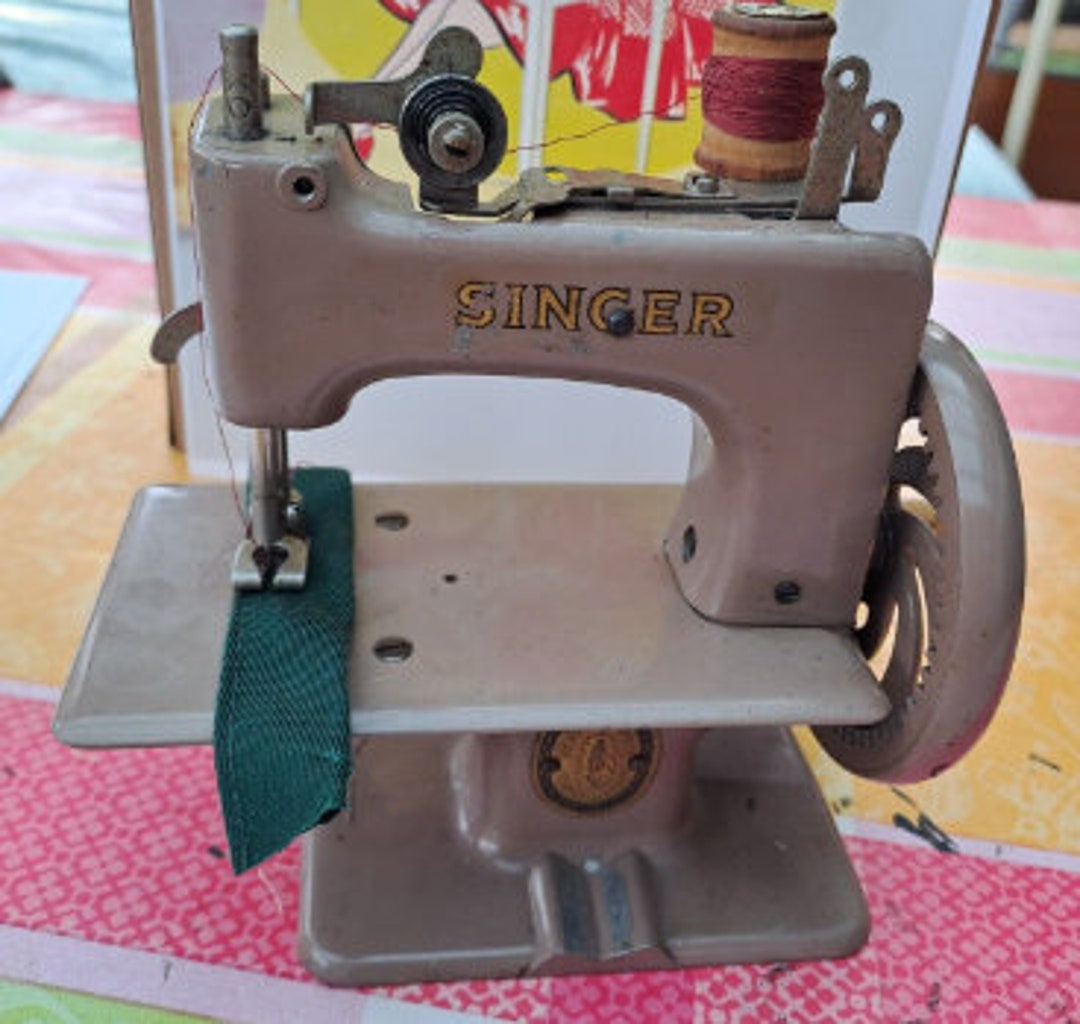 Singer 20 Toy Sewing Machine in Taupe Color. Excellent Condition With