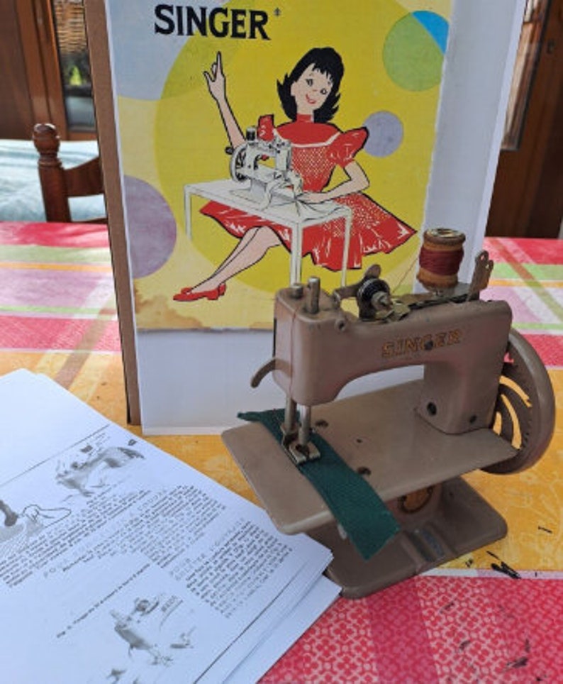 Singer 20 Toy Sewing Machine in Taupe Color. Excellent Condition With