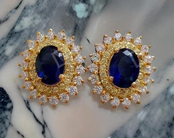 Aretes con halo de zafiro ovalado: Diamante azul simulado, plata 925 bañada en oro de 14 quilates