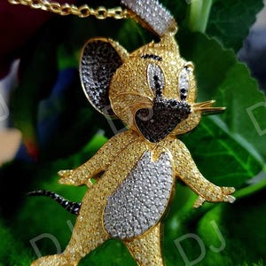 4 karat flerfärgat diamanthänge med Musse Pigg: 14k gult guld över bild 5