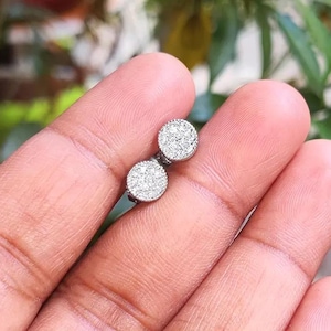 Kolczyki z imitacją diamentowej aureoli: srebro 925, wykończenie z 14-karatowego białego złota