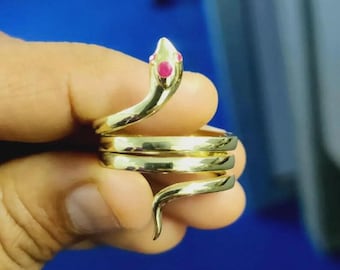 Schlangen-Ring: Simulierter Rubin, 14K Gelbgold-Finish, 925 Silber
