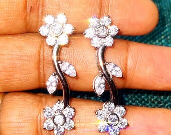 ティアドロップ型模造ダイヤモンドスタッドピアス、14Kホワイト