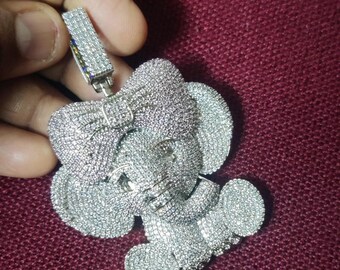 Gesimuleerde diamanten olifant hanger: 14 kt witgouden afwerking, sterlingzilver