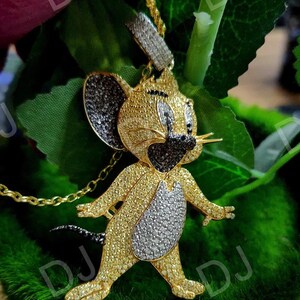 4 karat flerfärgat diamanthänge med Musse Pigg: 14k gult guld över bild 3