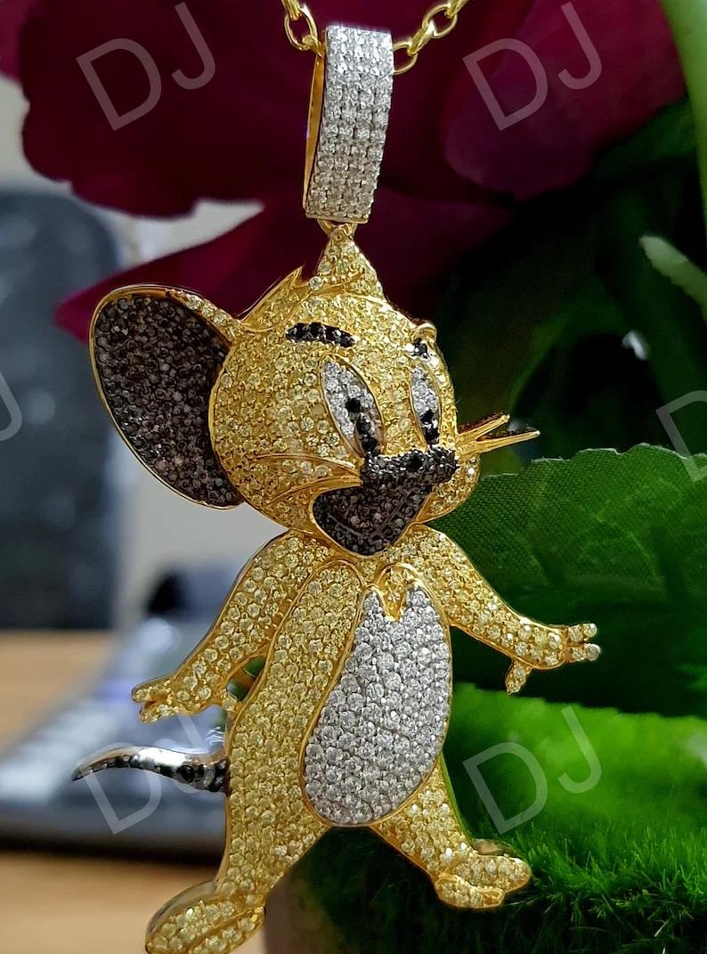 4 karat flerfärgat diamanthänge med Musse Pigg: 14k gult guld över bild 1
