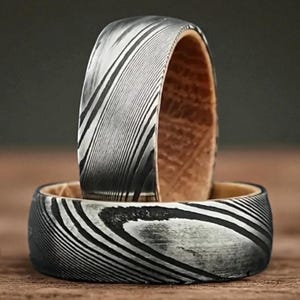 Damast-Stahl Herren-Silberring: Whisky-Fass-Holz Inlay, handgefertigt