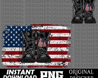Puede incluir: Una bandera estadounidense desgastada con dos botas militares negras en la parte superior. Las botas tienen chapas de identificación con la bandera estadounidense. El texto "INSTANT DOWNLOAD PNG ORIGINAL DESIGNER" está en la parte inferior de la imagen.