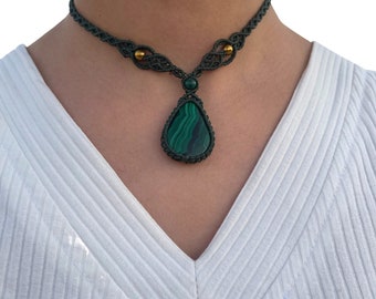 Handwoven Malachite Necklace, Healing Crystal Necklace, Energy Stone Pendant, Gemstone Choker, Macrame Jewelry