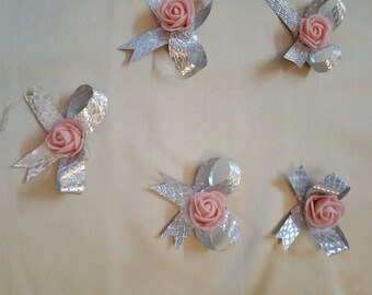 Handmade customized bows for gift decorations