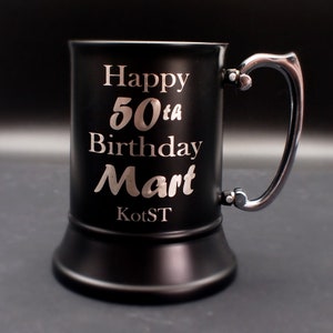 Gepersonaliseerde zwarte roestvrijstalen tankard - Prachtige bruiloft, pensioen, verjaardagscadeau in doos, uw eigen tekstlogo gegraveerd