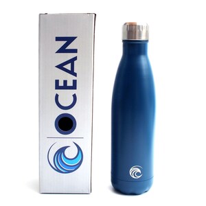 Personalisierte blaue Getränke-Reiseflasche - 500ml - Luftdicht - Text, Logos können graviert werden