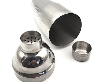 Personalised 750ml 3pc Cocktail Shaker and Strainer, Engraved Bar Set