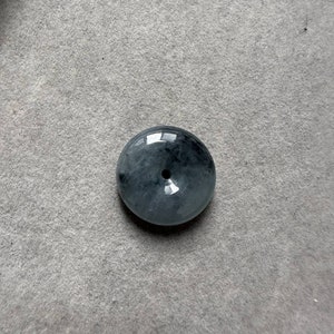 Eisige schwarze Jadeit Jade in Sicherheit Münze schnitzen