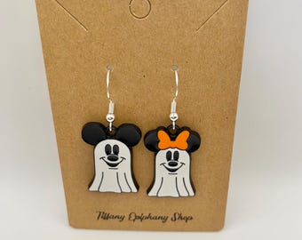 Op Disney geïnspireerde Mickey en Minnie Ghost-oorbellen voor haar Disney Halloween-oorbellen