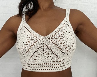 Haut de soutien-gorge en crochet. Haut dos nu. Brassière au crochet.