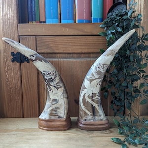Ein Paar Vintage Horn Ornamente aus Büffel Horn