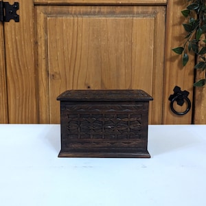Porta sigarette vintage intagliato a mano, distributore
