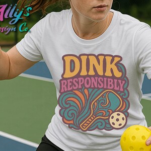 Pickleball Dink de manière responsable PNG | Conception de chemise de pickleball style rétro des années 70 | Sublimation ou transfert DTG | Fichier Clipart Pickleball vintage
