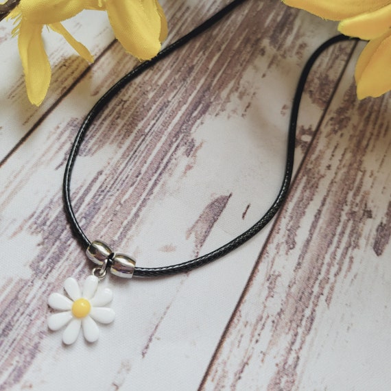 90s Cord Necklace Y2k, Daisy Necklaces for Women Stocking Filler for  Teenage Girl, Y2K Necklace Hippy Gift, Cute Flower Necklace Hippie 