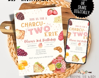 Op de afbeelding: Een 5x7 inch uitnodiging voor een charcuterie-thema verjaardagsfeest. De uitnodiging bevat een aquarel-illustratie van verschillende charcuterie-artikelen, waaronder kaas, druiven, salami, crackers en brood. De tekst op de uitnodiging luidt "Join us for a Charcu-Two-erie Olivia's 2nd Birthday" met de datum en tijd van het feest. De uitnodiging bevat ook het adres en RSVP-informatie.