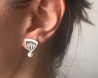Pendientes de Plata de Ley 925 / Pendientes de perno / Pendientes de tulipán / Perla blanca / Regalo para ella