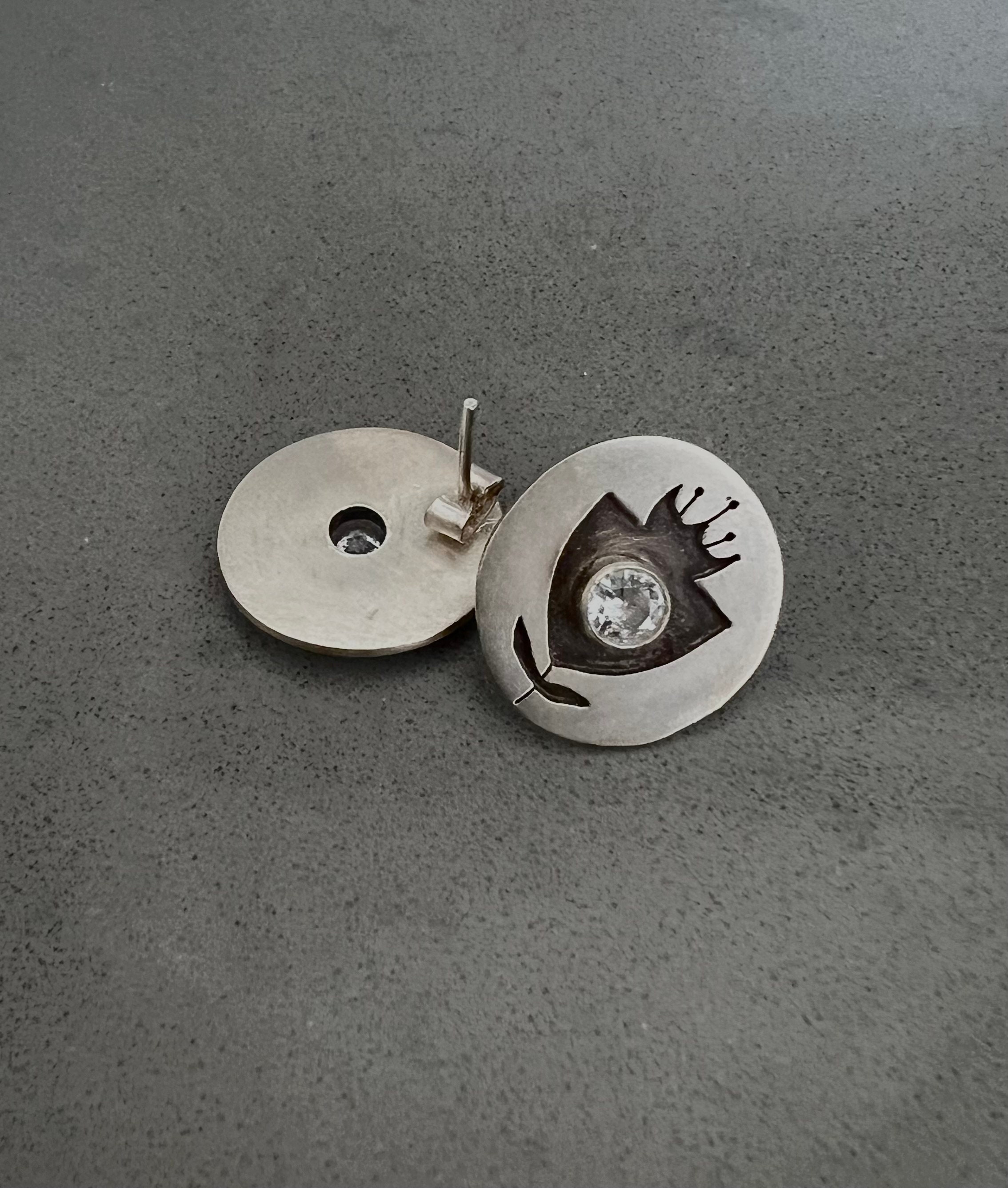 Orecchini Tulip fatti a mano / Orecchini a bottone in argento sterling 925 / Regalo per lei / Orecchini a bottone a pressione minimalisti e unici / Regalo unisex / Regalo per bambini / - Italia