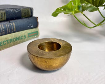 Vintage minimalistische theelichthouder/votiefkaarsenhouder van massief messing / messing met patina, India Exotics kaars, 8,25 cm breed.