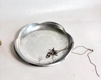 Vintage Nambe Style Aluminum 1990s Flower Memphis Shapes Dish | Scalloped Postmodern Chrome Style Trinket Dish Catchall Bowl