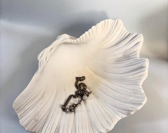 Vintage Large 12” Scallop Clam Shell Dish Bowl Scallop Clam Shell Vintage Ring Trinket Dish / Shell Serving Dish / Shell Decor Bowl