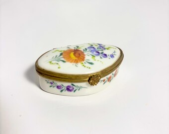 Vintage Limoges FRANCE Porcelain Floral Design Small Trinket Box / Pill Box / 22K Gold